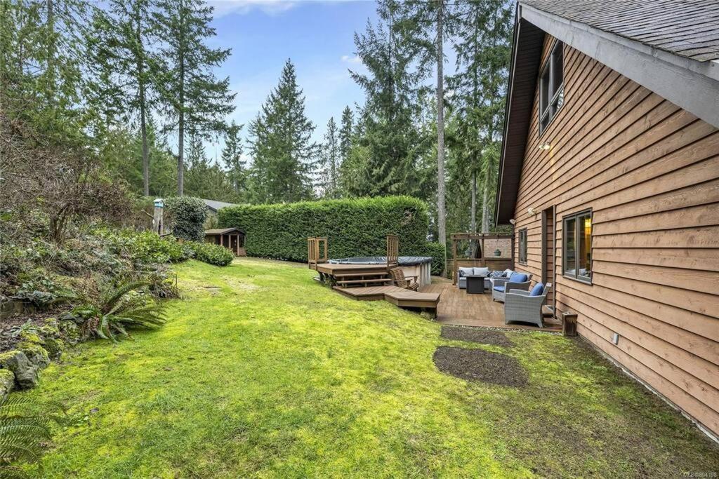 Chalet Style Cottage Near Shawnigan Lake Eksteriør billede