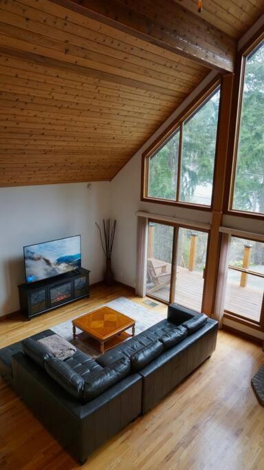 Chalet Style Cottage Near Shawnigan Lake Eksteriør billede