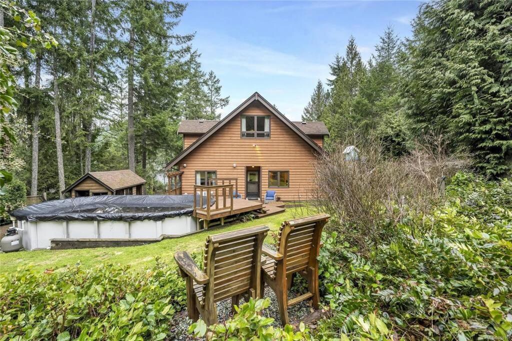 Chalet Style Cottage Near Shawnigan Lake Eksteriør billede