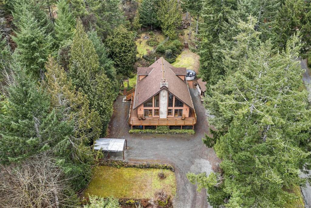 Chalet Style Cottage Near Shawnigan Lake Eksteriør billede