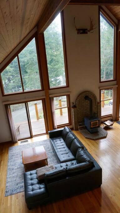 Chalet Style Cottage Near Shawnigan Lake Eksteriør billede